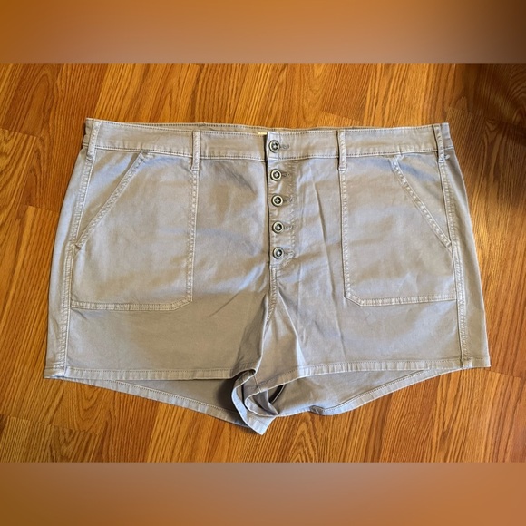 NEW Torrid First at Fit Women's High Waist Gray Shorts -Sz 24 Plus- - Picture 2 of 6